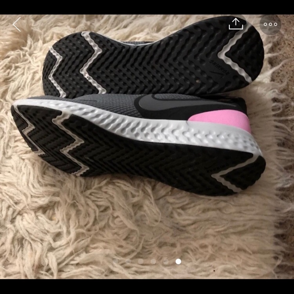 Nike women’s size 8 new! Missing tags and box